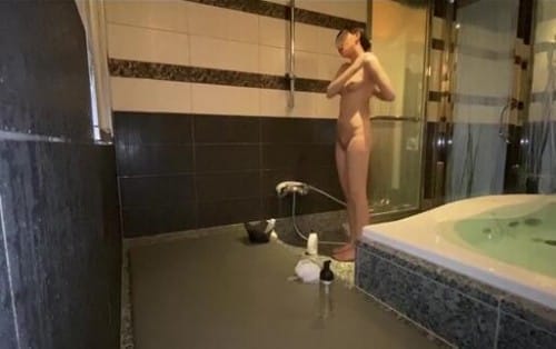 FC2 PPV 4691268 ※6/1まで初回限定300pt※【素人個撮】**sjzspyxxs  【無修正】勃起チンポを射精させようとする奥さんのお口の中にドロドロザーメン発射