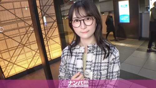 200GANA-3242 マジ軟派、初撮。 2191 イチゴをエサにメガネが似合う色白の真面目系素人をナンパ！見た目に反して不倫経験あり！パンツの下はアナルまでビッチリの剛毛！真面目だから要求されるとアナルまでルまで舐めちゃう従順っぷり！最後は俺の練乳をお顔にお見舞いしてやったw