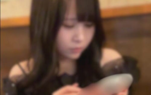 FC2 PPV 4906092 [藻無し特典]犬カフェで働くゆるふわJDここなちゃん。密着とろあま二回戦でゆいとを信頼してしまう→鬼畜のゴム取り中出し。